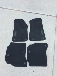 Jeep Wrangler floor mats 6LJ74TX7 AA. Set Of 4, very clean lightly used. - Foto 1 di 5