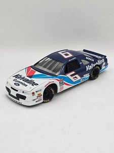 Mark Martin #6 Valvoline Ford Thunderbird - 1996 Revell 1:24th scale diecast - Picture 1 of 8