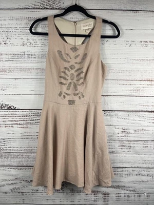 Vestido Keepsake The Label Mujer Mediano Beige Cuentas Ajuste Acampanado Patinador Fiesta Foto 1 de 4