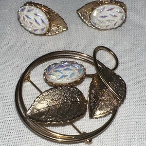 White Oval Floral Gold Tone 2 1/8” Tall Open Effect Pin Brooch And Clip Earrings - Picture 1 of 8