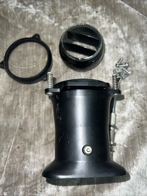 加热通风口 1974 年劳斯莱斯银色阴影。 这个通风口配有硬件 — 第 1/4 张图片