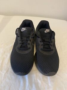 Nike Womens Tanjun 812655-002 Black Running Shoes Sneakers Size 6.5