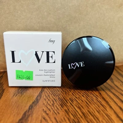 Avon fmg LOVE Colors of Love Kiss Me Cushion Highlighter Makeup  GOLDEN LILY NOS - Image 1 of 4