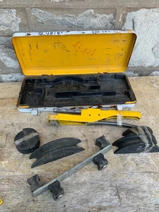 Kit piegatubi giacca gialla Ritchie con danni COSÌ COM'È - Foto 1 di 14