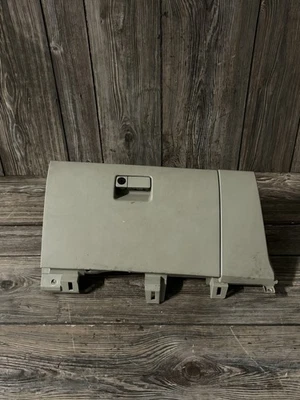 2003-2007 Infiniti G35 Coupe passageiro painel inferior direito caixa de luvas fabricante de equipamento original - Imagem 1 de 2