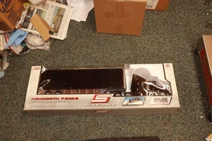 Camión semirremolque Kenworth ScaleWorks T-600B y remolque cerrado Great Dane - Imagen 1 de 20