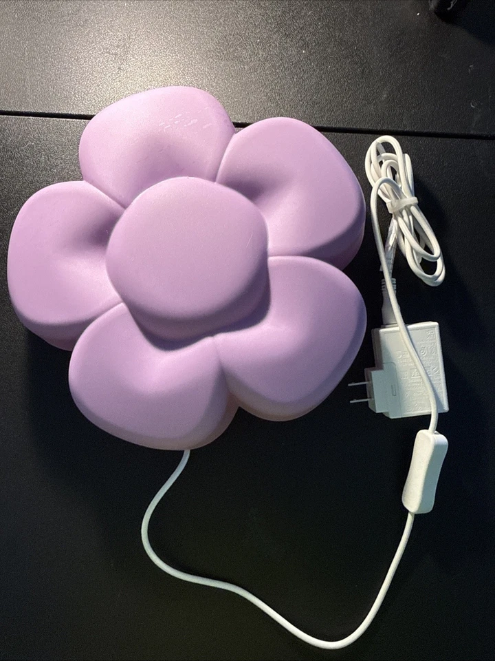 Lámpara de pared para dormitorio de niñas con forma de flor Foto 1 de 4