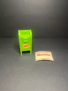 Vintage 1980er Barbie Fleer grüner Briefkasten Süßigkeiten Behälter & Hello Kitty Umschlag - Bild 1 von 9
