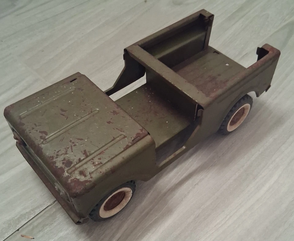 VINTAGE 1960s STRUCTO PRESSED STEEL INTERNATIONAL SCOUT ARMY JEEP 11” Incomplete - Image 1 of 4