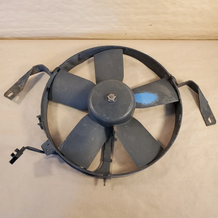 Ventilador condensador de aire acondicionado original Bosch 0 130 703 002 BMW 6 y 7 L7 735 E23 E24 OEM Foto 1 de 4