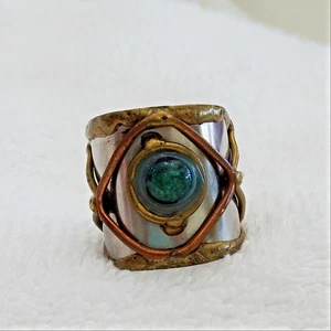 VINTAGE RING SILBERFARBEN & KUPFERBESETZT GRÜNE PERLEN GRÖSSE 7 - Bild 1 von 2