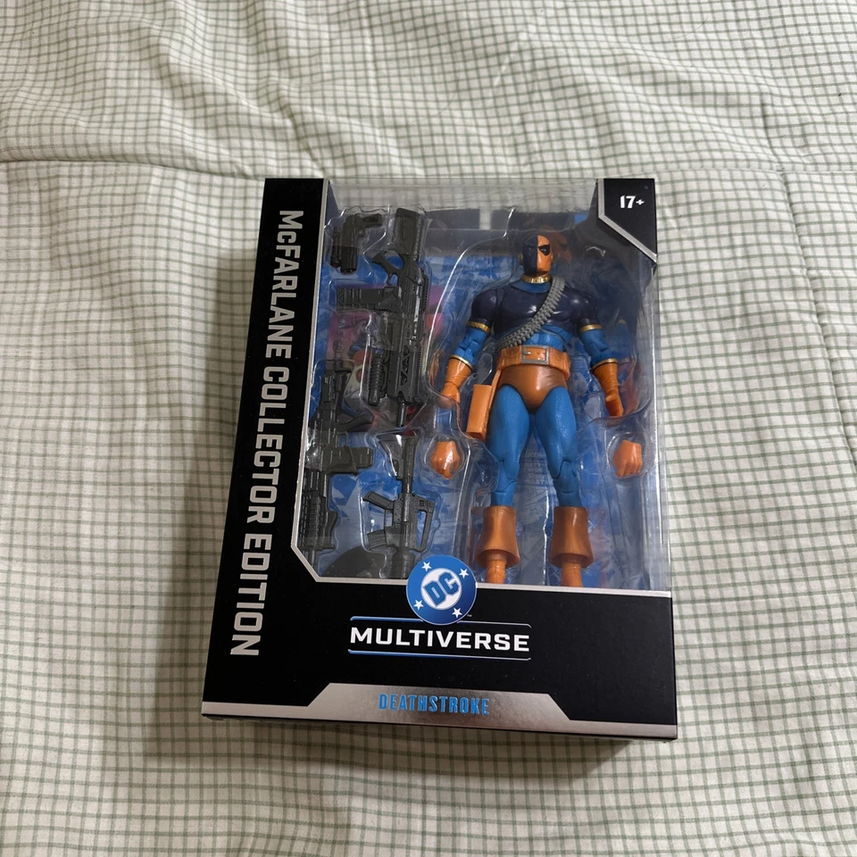 Mcfarlane Collectors Edition DC Multiverse Deathstroke 7" Collectors Edition - Image 1 of 4