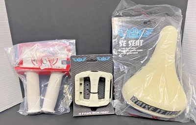 Kit Hop-Up BMX Blanco, Asiento y Pedales para Bicicletas de Carreras SE con Empuñaduras ODI Mushroom Foto 1 de 4