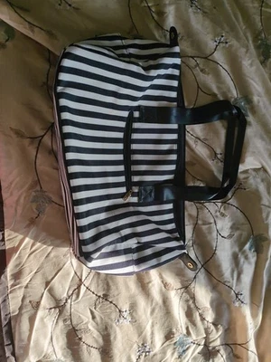 Alice + Olivia by Stacey Bendet 黑白条纹行李袋 — 第 1/4 张图片