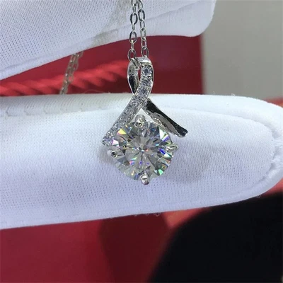 Colgante de San Valentín de 2 quilates con diamantes creados en laboratorio redondo enchapado en oro blanco de 14 quilates Foto 1 de 4