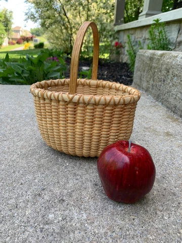 Vintage 1994 Oval Nantucket Basket w/handle signed CD JB Cover