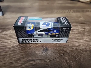 2019 Chase Elliott NAPA Camaro 1/64 Die Cast - Picture 1 of 5