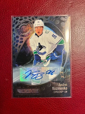 2022-23 Metal Universe Hockey Andrei Kuzmenko Rookie Auto 117/349 #200 RC Foto 1 de 2