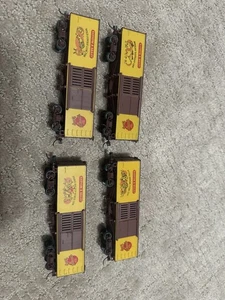 Roundhouse Ho Scale Barnum & Bailey Box Cars W Kadee Couplers For Train Set - Picture 1 of 12