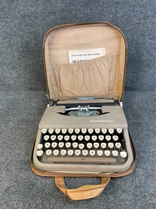 Smith-Corona Skyriter 🖋 Máquina de escribir portátil vintage con estuche de transporte - Imagen 1 de 24