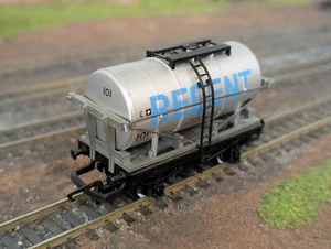 Hornby OO Gauge R025 Silver Regent Tank Wagon  - Picture 1 of 3