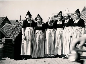 HOLLANDE c. 1950 - Femmes des Pays Bas Tradition - NV 5773 - Picture 1 of 2