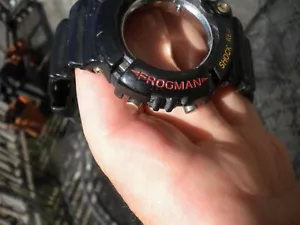 Vintage Casio G-Shock Frogman rote Buchstaben Band und Etui - Bild 1 von 4