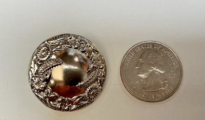 buttons flower wreath silver tone 1 1/8" 5 pcs - Image 1 of 4