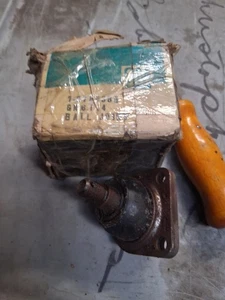 NOS  1965 - 1970 Pontiac Full Size ALL MODELS L/R LOWER BALL JOINT 9786385 - Picture 1 of 2