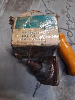 NOS  1965 - 1970 Pontiac Full Size ALL MODELS L/R LOWER BALL JOINT 9786385 - Image 1 of 2