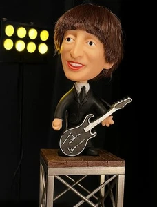 Vintage 1964 Remco Beatles John Lennon Puppe mit Gitarre ~ kostenloser Versand - Bild 1 von 6