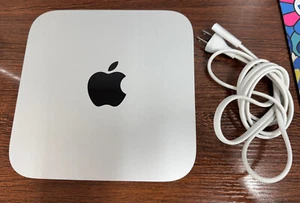 Apple Mac Mini (M1 Chip, 256GB SSD, 8GB RAM) Silver - Excellent Condition - Afbeelding 1 van 3