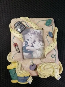 Bilderrahmen 3D Kunst Handwerk Nähen Thema freistehend 3 x 4" Fingerhut Faden - Bild 1 von 12