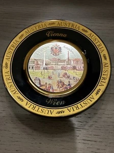 VTG Vienna Wien Austria Souvenir Plate Schönbrunn Palace Scene Black & Gold - Picture 1 of 6