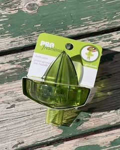 PROfreshionals Plastic Bottle Top Juicer by goodcook Dishwasher Safe • Green - Picture 1 of 10