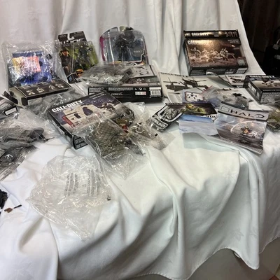 MEGA BLOKS CONSTRUX HALO CALL OF DUTY LARGE BULK PART LOT - Image 1 of 4