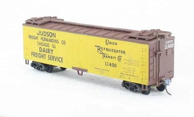 HO Walthers 40’ Judson Dairy Wood Billboard Reefer Built W/ Kadees URTC 11400 - Image 1 of 4