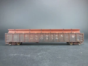 GÓNDOLA ESCALA HO DESGASTADA DELAWARE & HUDSON D&H 15327 50' CON CARGA DE HAZ I PERSONALIZADA - Imagen 1 de 6