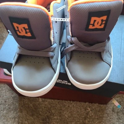 DC Shoes Gray Pink Black And Blue Lace Low Top Skater Skate Shoe Size 2 - Image 1 of 4