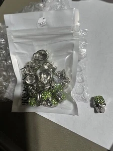 Gemstones Skull Bracelet Connector Charm Beads green and silver  top hole 20pack - Picture 1 of 2