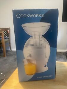 Cookworks juice extractor 350W with all components, boxed never used.