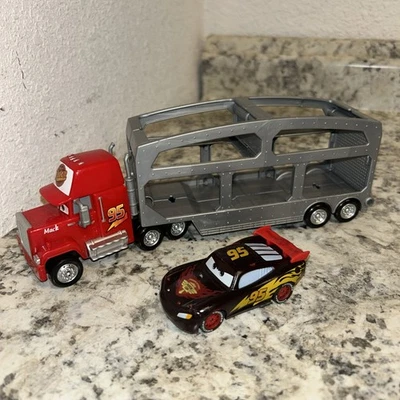 Disney Pixar Coches Juguetes Dip & Dunk Mack Camión Cambio de Color Iluminación McQueen E3 Foto 1 de 4