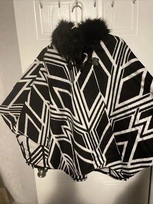 Poncho chal Jones New York Cape TALLA ÚNICA mezcla de lana cuello de piel sintética negro blanco Foto 1 de 4