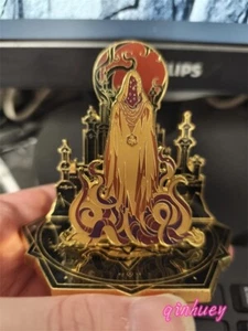 Broche prendedor conjunto insignias de metal amarillo Cthulhu Mythos Hastur El Rey - Imagen 1 de 7