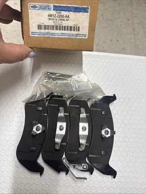 🔥Ford OEM NOS 4W1Z-2200-AA Brake Shoe And Lining Kit 2004-2005 Lincoln Town Car - Image 1 of 4