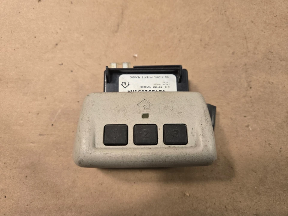 Transmisor de puerta de garaje Land Rover Discovery 2 Home Link OEM 082V94800 Foto 1 de 4
