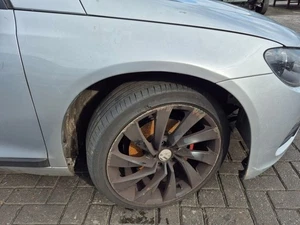 PARAFANGO ANTERIORE DESTRO VOLKSWAGEN SCIROCCO (137/13AD) 2009 1K8821106B - Foto 1 di 1
