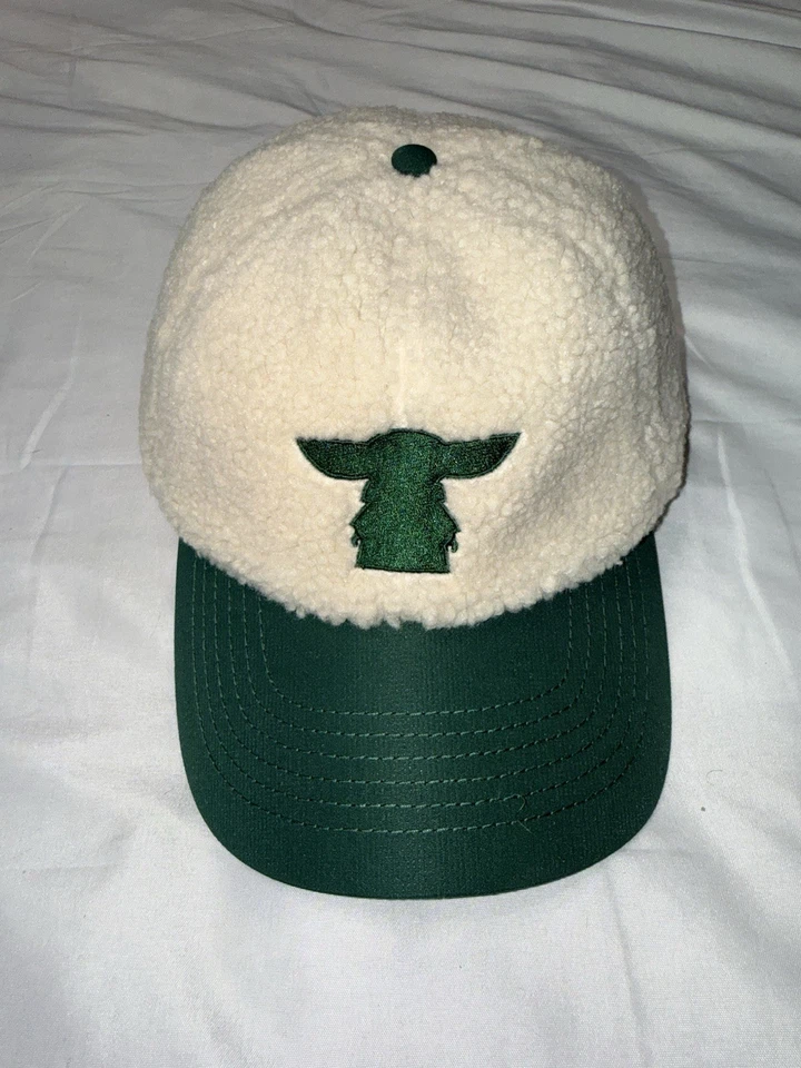 Boné de pele sintética Star Wars The Child Grogu Sherpa OSFM aba verde Lucasfilm - Imagem 1 de 4