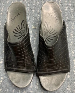 Sandalias Dansko Talla 40 EE. UU. 8 Tacón Bloque Sin Cordones Cuero Negro - Imagen 1 de 7
