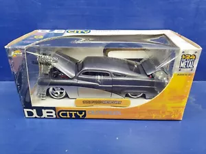 JADA 1951 Ford Mercury metallizzato 2 toni grigio pressofuso auto Dub City 1:24 nuovo con scatola - Foto 1 di 2